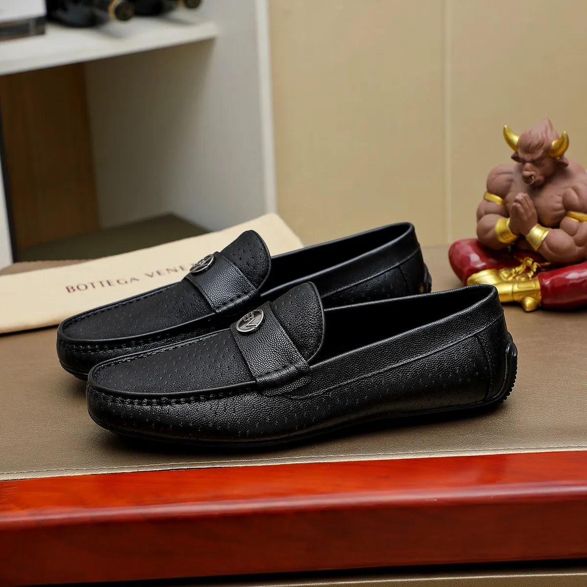Men's men's shoes 💰440 [BV] 👟👟 Italian luxury brand Made with imported cowhide technology to highlight high-end men's taste of light luxury life [color] [color] Masters with ten years of manual experience create classic weaving 🌴 The inner top layer 🐮 lining 💯😘 The top quality inherits the brand craftsmanship! Color, code number 39-44 (38.45. Can be customized)